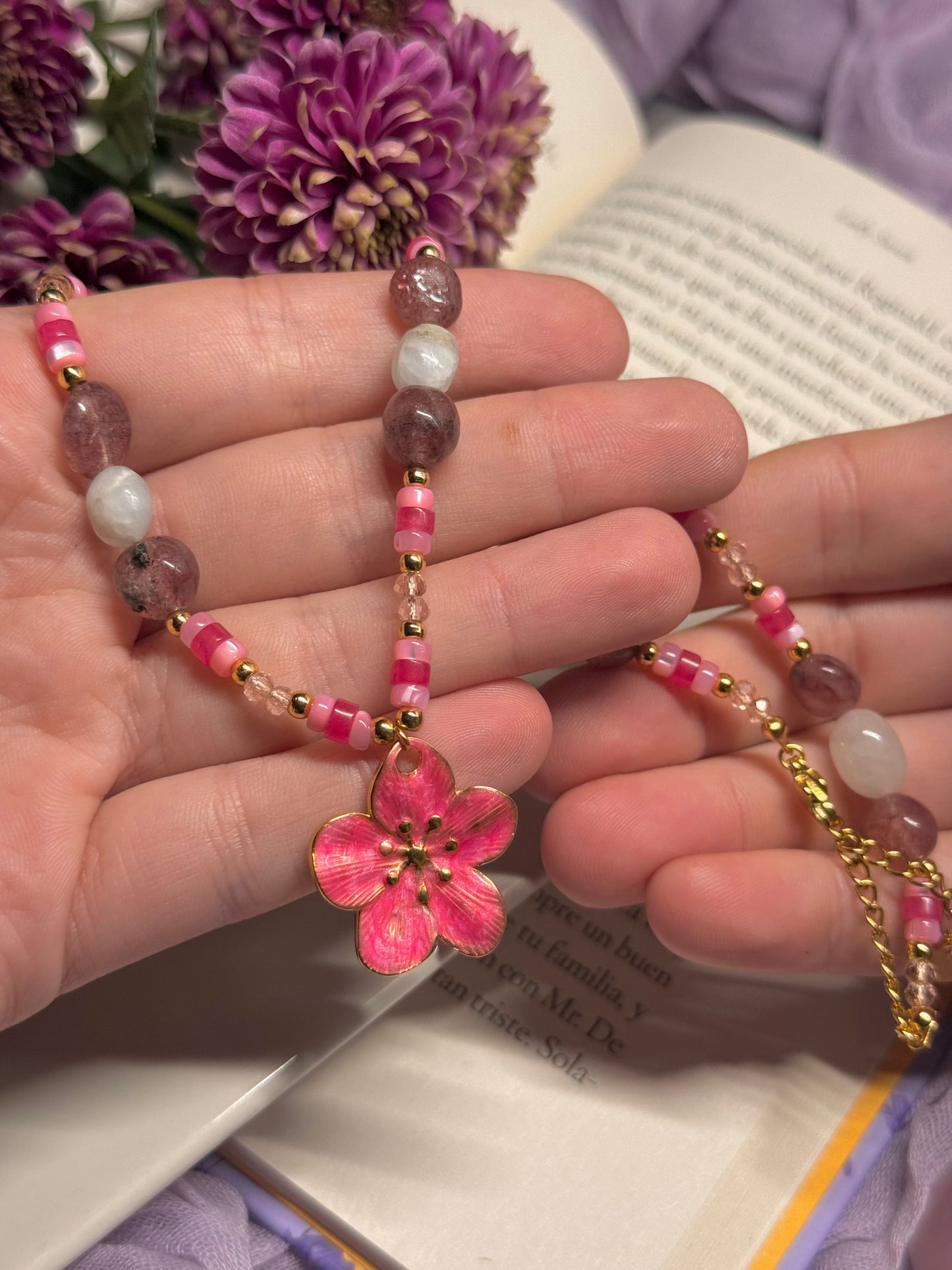 Collar Abeille - Cuarzo Rosa y Fresa